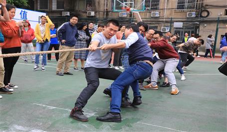 冶建青年有力量！公司團(tuán)委舉辦“五四”拔河比賽