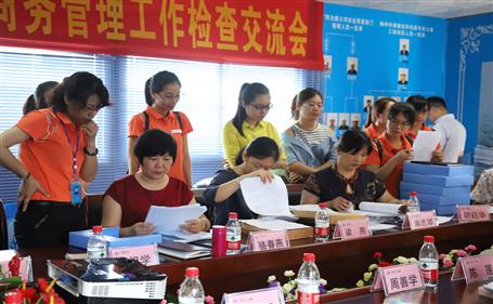 集團公司商務(wù)檢查專家組到公司檢查指導(dǎo)工作