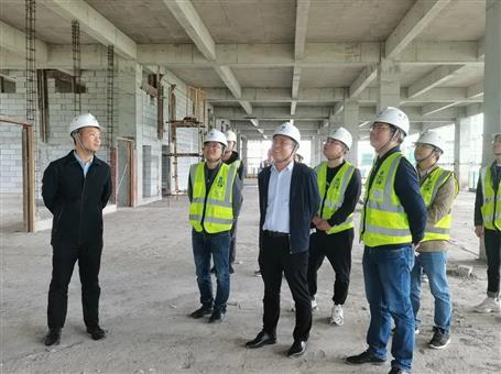 廖立波到超薄玻璃基板深加工項目檢查指導(dǎo)工作