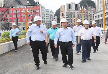 秦春成到桂金分公司承建的龍江六橋項目調(diào)研指導